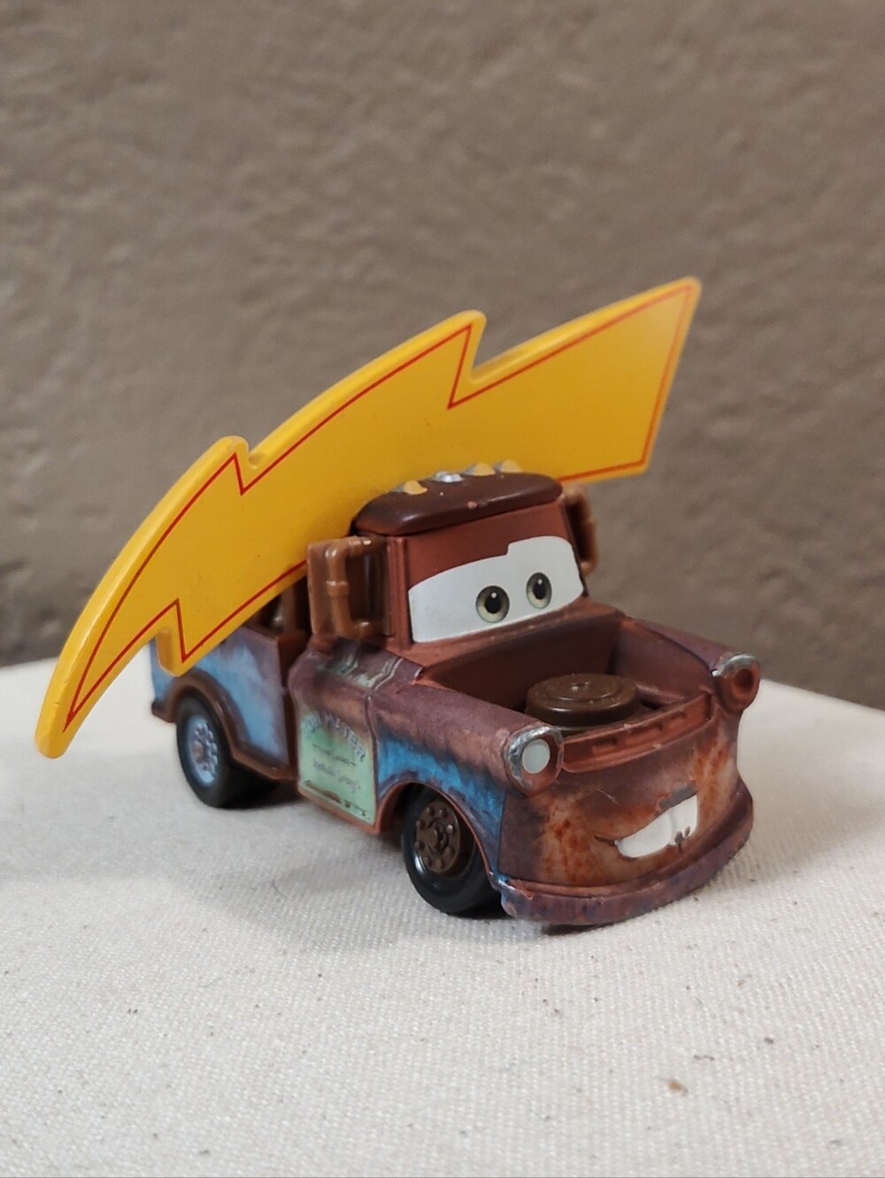 Disney Pixar Cars 3 Deluxe Diecast 1:55 Mater Lightening Bolt Mater